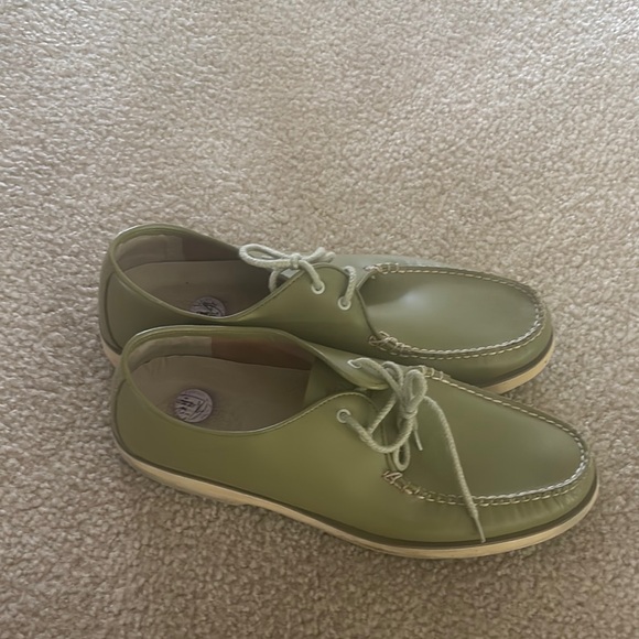 Sperry Olive Green Leather Boat Shoes – Classic Meets Modern - Picture 4 of 7